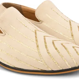 Comfortable Embroidered Velvet Slip-On Mojaris For Men-image-21