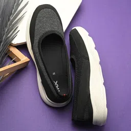 HRX by Hrithik Roshan Black Women Textile Walking Shoes-picture-18