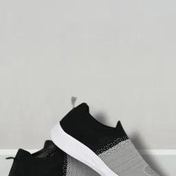 TPENT Women Colourblocked Slip-On Sneakers-26
