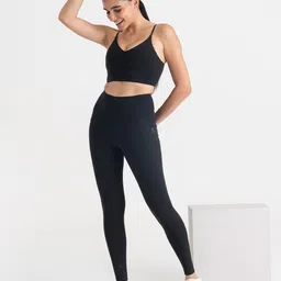 Hunnit Solid Medium Coverage Bra image 4