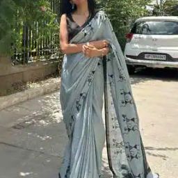Women Printed Saree with Contrast Border-image-34