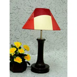 Tucasa Fashionable Wooden Table Lamp with Red Check Shade, LG-1005-18