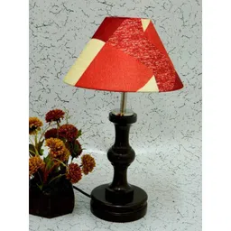 Tucasa Fabulous Wooden Table Lamp with Red Check Shade, LG-1056-17