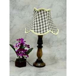 Tucasa Classic Wooden Table Lamp with Check Jute Shade, LG-775-4