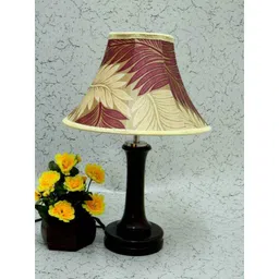 Tucasa Fashionable Wooden Table Lamp with Polysilk Off White &a; Maroon Shade, LG-1020-14