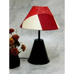 Tucasa Black Metal Table Lamp with Red Check Shade, LG-771-10