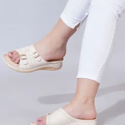 shoetopia Women Flats Sandal-picture-32