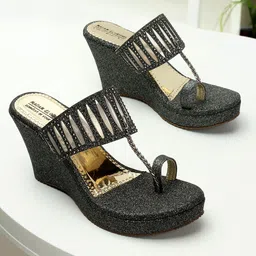 madam glorious Women Wedges Sandal-picture-13