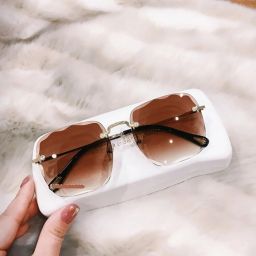 the magnifique Gradient, UV Protection Rectangular Sunglasses (Free Size) image 2