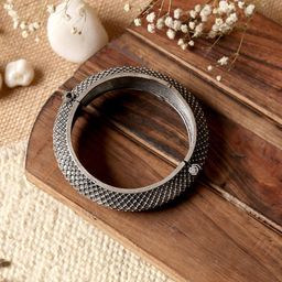 TEEJH Oxidised Silver-Toned Bangle-36