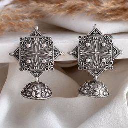 DASTOOR Silver-Plated Oxodise Contemporary Jhumkas-25