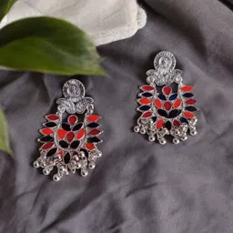 Niska Contemporary Studs Earrings-19