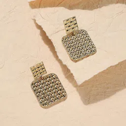 SOHI Gold Plated Drop Earrings-11
