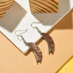 SOHI Gold-Toned Contemporary Ear Cuff Earrings-3