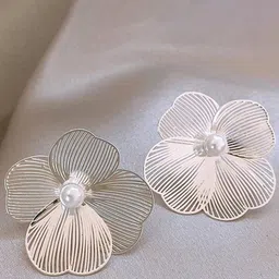 CareDone Studs Earrings image 4
