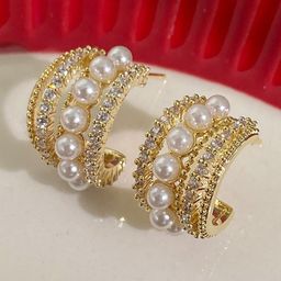 VAGHBHATT Circular Studs Earrings image 2