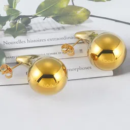 VAGHBHATT Teardrop Shaped Gold-Plated Studs Earrings image 4