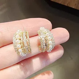 VAGHBHATT Circular Studs Earrings image 5