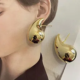 VAGHBHATT Teardrop Shaped Gold-Plated Studs Earrings image 3