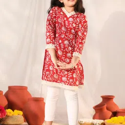 VASTRAMAY Girls Floral Printed V-Neck Regular Sleeves Pure Cotton Kurta Set-image-76