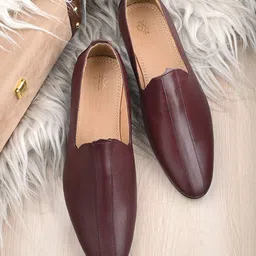 House of Pataudi Men Burgundy Solid Handcrafted Mojaris with Pouch-image-42