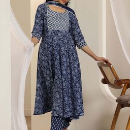 Libas Women Floral Printed Regular Kurta with Trousers & With Dupatta-11