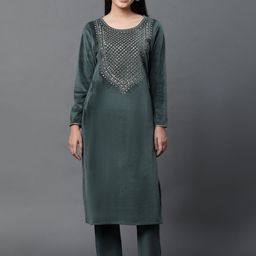 AURELIA Ethnic Motifs Yoke Embroidered Sequinned Velvet Straight Kurta With Trousers-image-6
