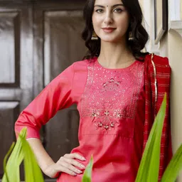 VredeVogel Floral Embroidered Regular Sequinned Straight Kurta With Trouser With Dupatta image 3