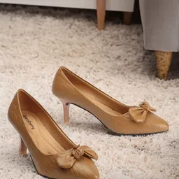 DressBerry Beige Textured Pointed Toe Slim Pumps With Bows-44