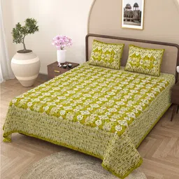 Varde Green & White Geometric Cotton 210 TC King Bedsheet With 2 Pillow Covers-image-55