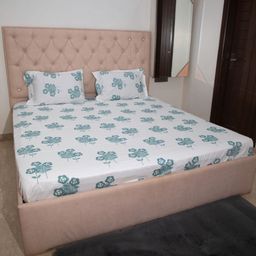 STUDIOHMK White & Green Floral Cotton 300 TC King Bedsheet with 2 Pillow Covers-image-23