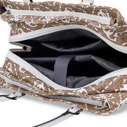 GUESS Typography Printed Oversized Swagger Handheld Bag image 3