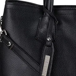 Toteteca Textured Structured Shoulder Bag With Tasselled image 5
