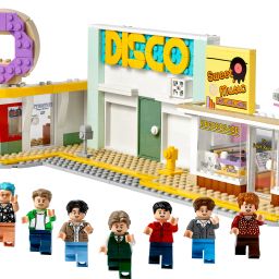 lego Ideas BTS Dynamite (749 Blocks) Model Building Kit image 2