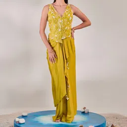 ONE KNOT ONE Embroidered Crop Top With Skirt Co-Ords-image-4