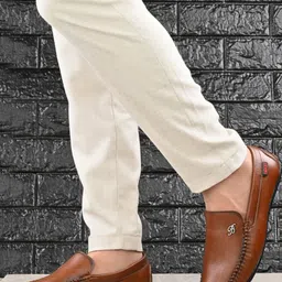 KARADDI Men Textured Lightweight Slip-On Loafers-image-5