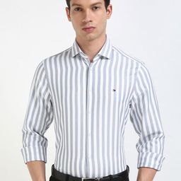 Tommy Hilfiger Men Spread Collar Vertical Striped Cotton Slim Fit Casual Shirt-image-18