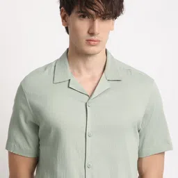 THE BEAR HOUSE Cuban Collar Seersucker Weave Casual Shirt-image-38