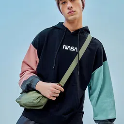 Bewakoof Colourblocked Drop Shoulder Sleeves Hooded Cotton Oversized Pullover-picture-32
