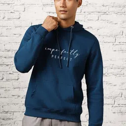 NOBERO Typography Printed Hooded Fleece Pullover-image-25