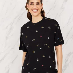 Styli Oversized All Over Embroidered Round Neck Longline T-Shirt-image-4