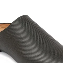 FAUSTO Men Textured Lightweight Comfort Insole Basics Mules image 5