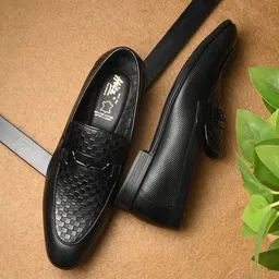 Hitz  Men Textured Leather Slip On Shoes-image-52