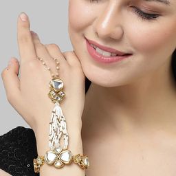 KARATCART Women Gold-Plated Kundan Studded And Beaded Hathphool-42