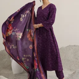 Women Silk Blend Kurta Pant Dupatta Set-image-16