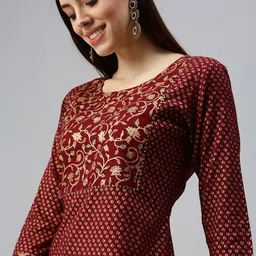 SHOWOFF Women Maroon Ethnic Motifs Round Neck High Slit Straight Kurta with Trousers-picture-26