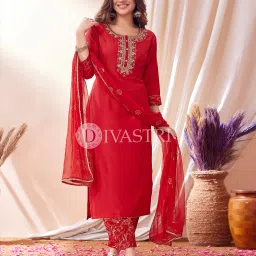 Women Cotton Blend Kurta Pant Dupatta Set-image-73