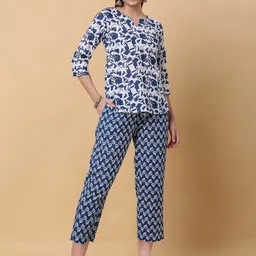 Laado - Pamper Yourself Floral Printed Pure Cotton Notched Round Neck Top & Capris-picture-17