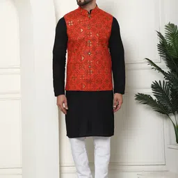 SOJANYA Checked Regular Thread Work Pure Cotton Kurta with Churidar-picture-3