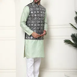 SOJANYA Men Regular Thread Work Kurta with Churidar image 3